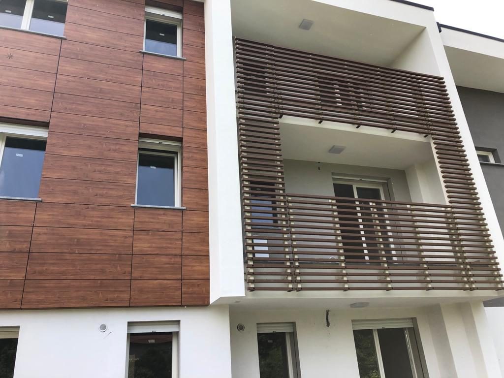 Facciata di un edificio residenziale di nuova costruzione